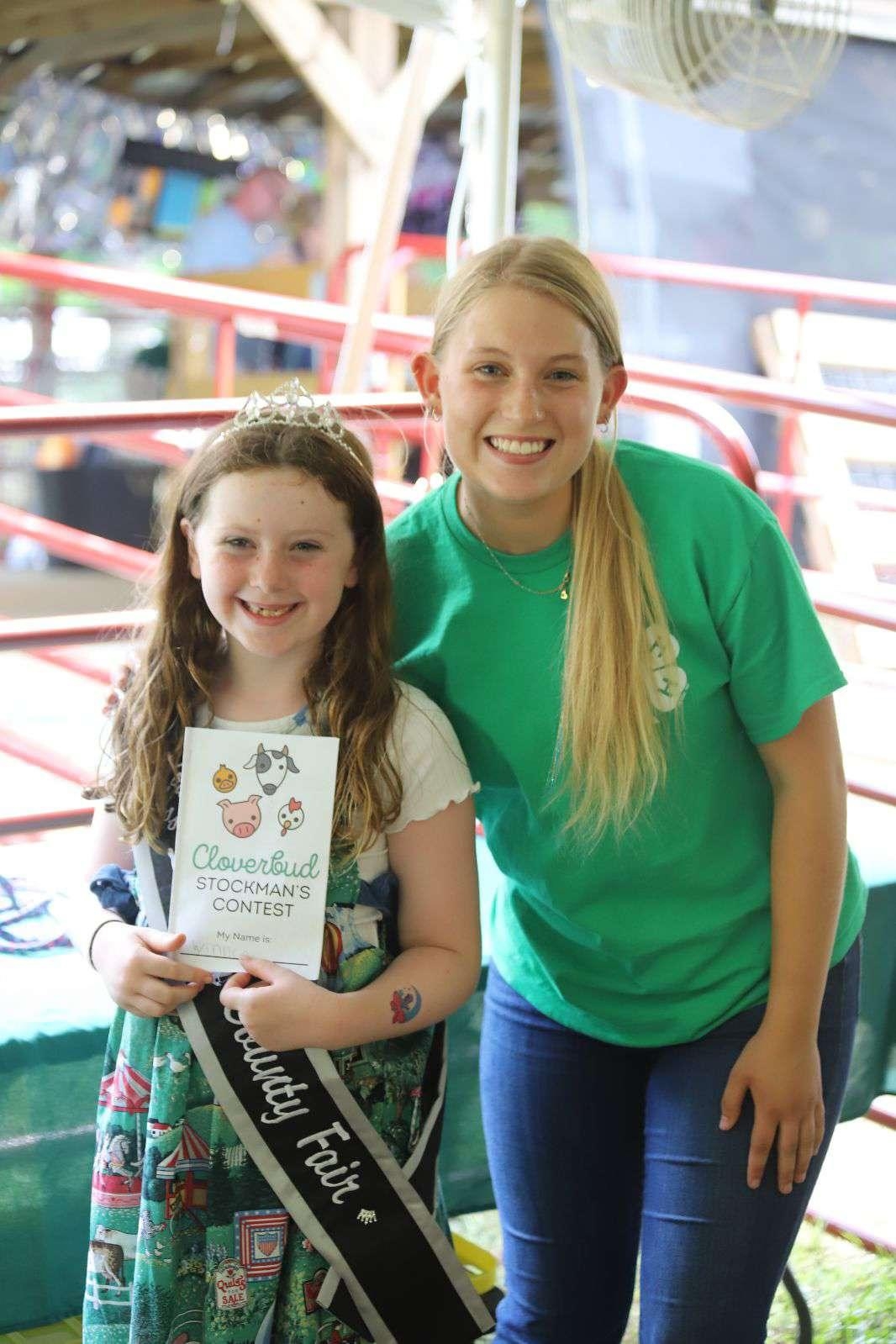 Intern and fair-goer pose together for a picture